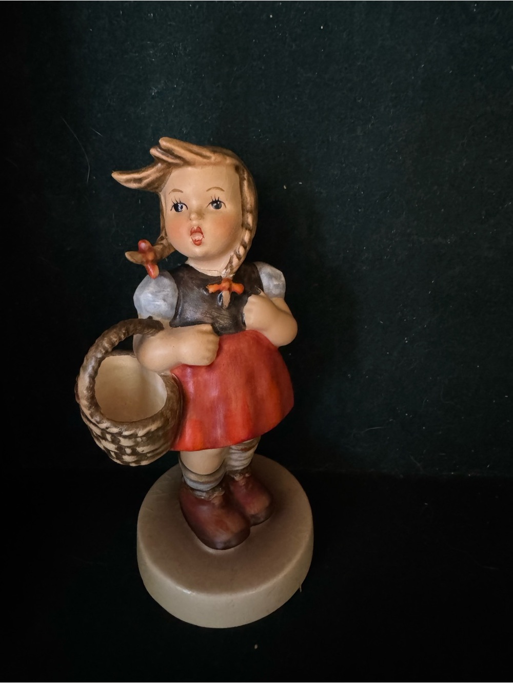 Hummel #96 “Little Shopper” Vintage figurine TMK-3 1957-1963 stylized bee mark